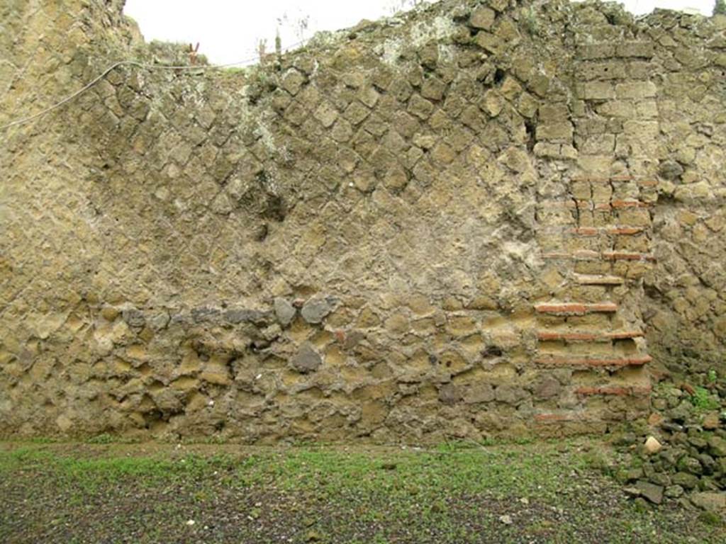 Ins Or II, 2, Herculaneum. December 2004. North wall of corridor, at east end. Photo courtesy of Nicolas Monteix.